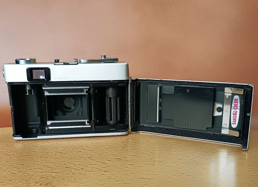 フィルムカメラ 【完動品】コニカC35 芦田愛菜、五百城茉央 カメラ