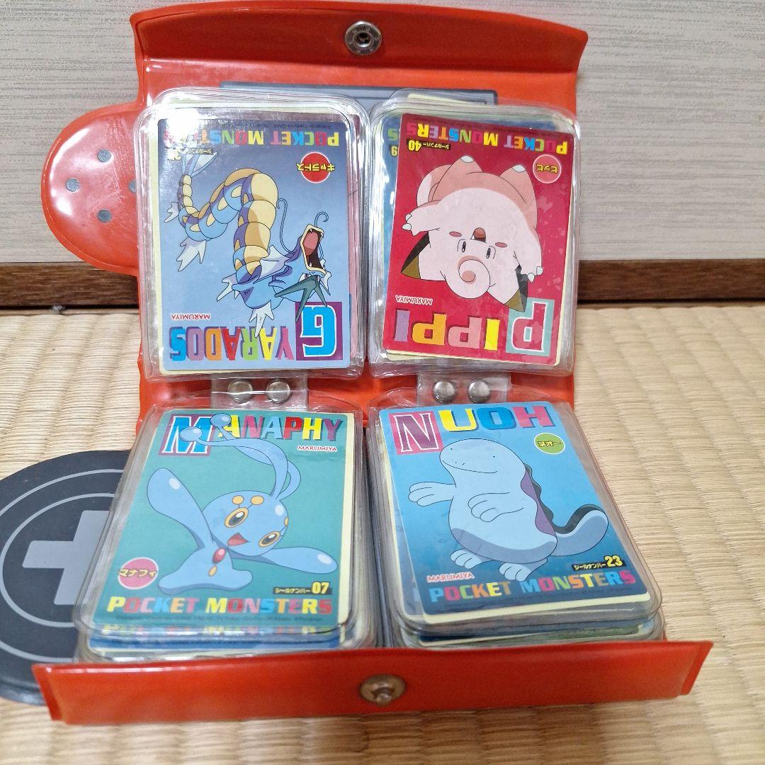 丸美屋 ポケモンシールホルダー+シール65枚セット - メルカリ