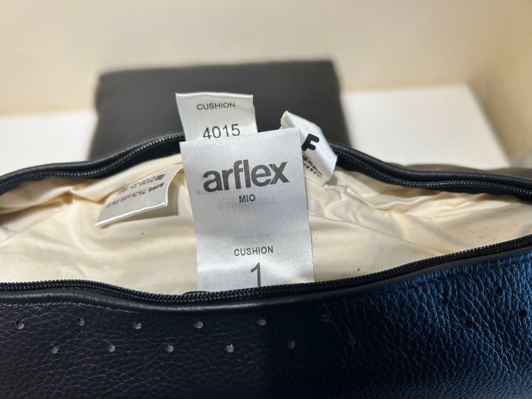 388 arflex MIO クッション HRO 牛革 40×40 展示品