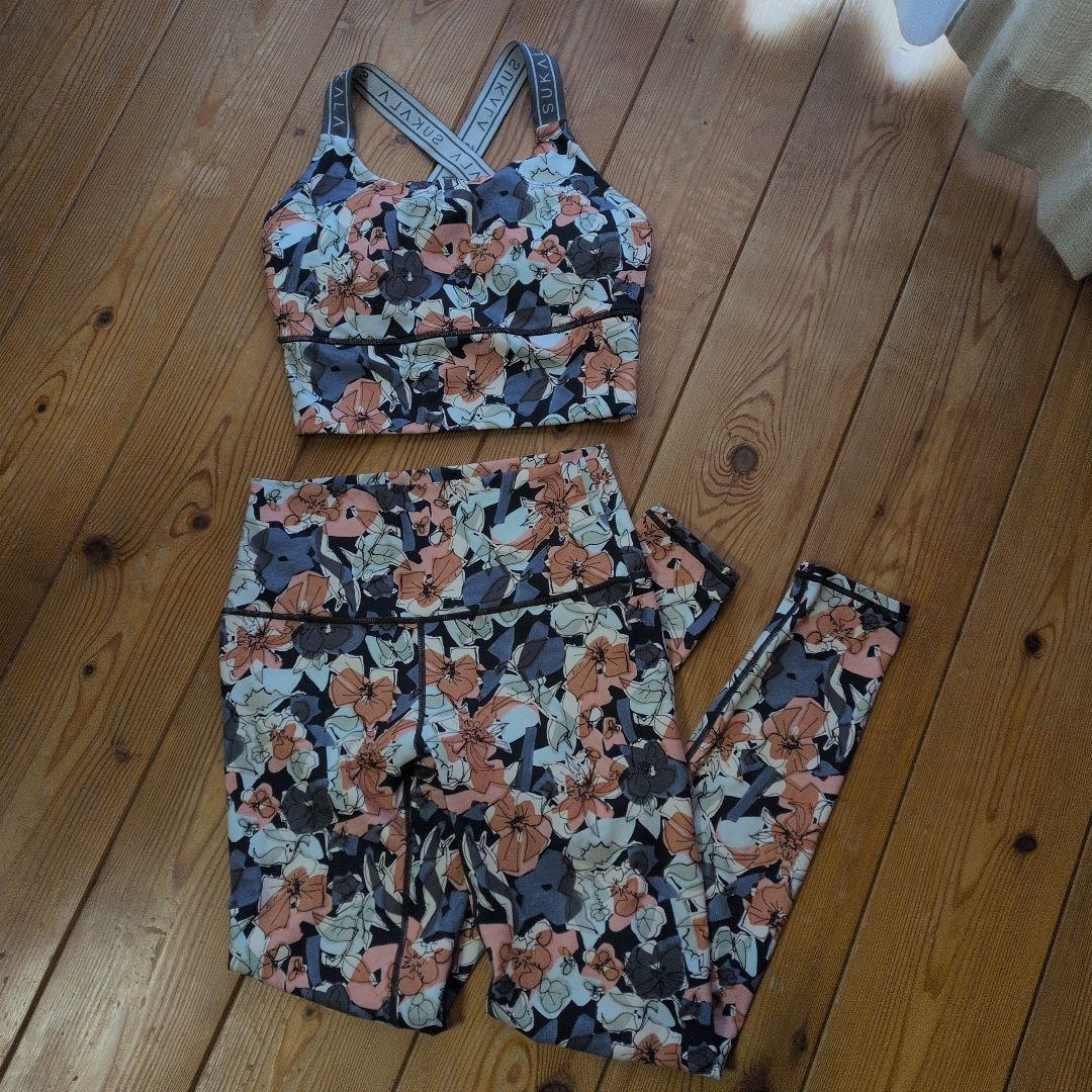 SUKALA 花柄スポーツブラ＆レギンスセット - メルカリ