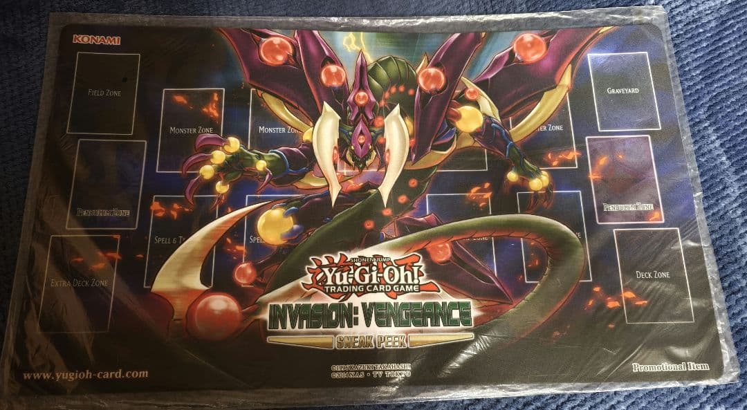 英語版　スターヴヴェノムフュージョンドラゴン　スニークピーク　プレイマット スターヴヴェノムフュージョンドラゴン プレイマット 遊戯王 - メルカリ