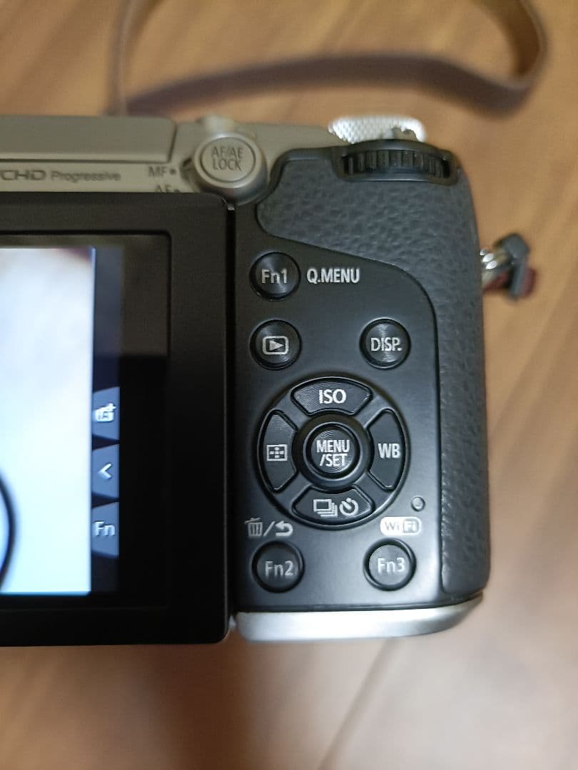 美品 Panasonic LUMIX DMC-GX7 シルバー+12-32mm付 - メルカリ