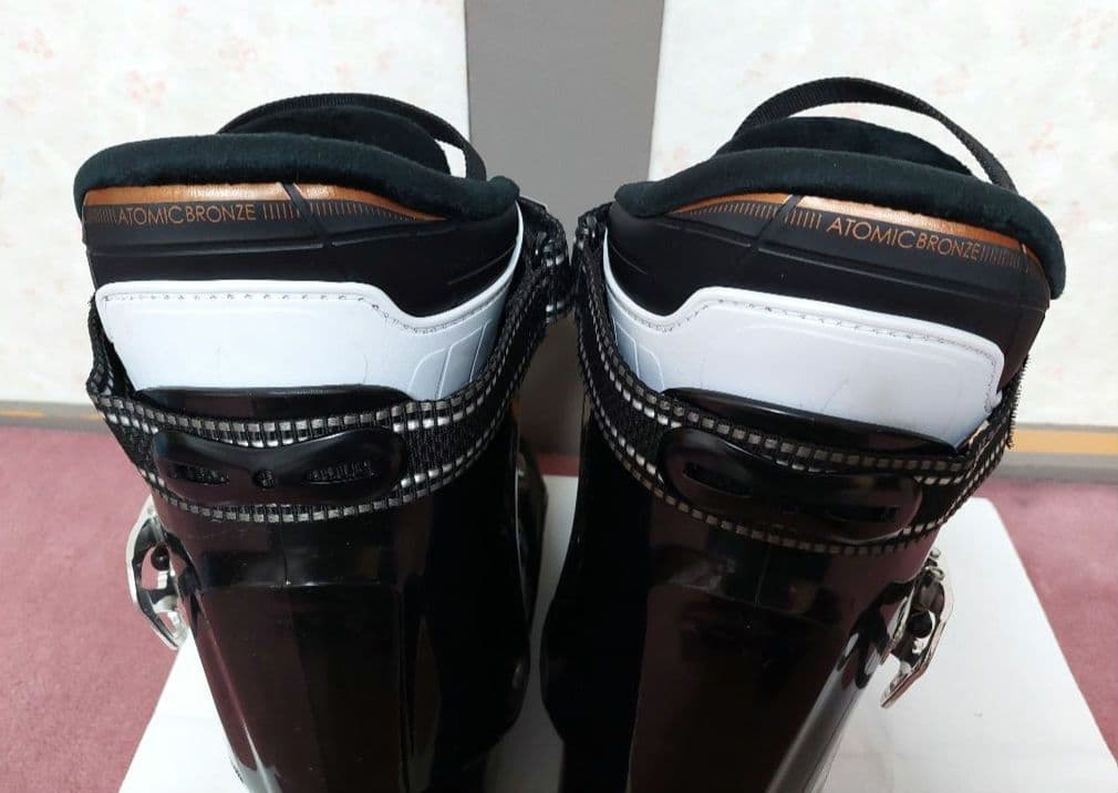 美品ATOMIC LIVEFIT70 スキー ブーツ スキー靴 27.5cm