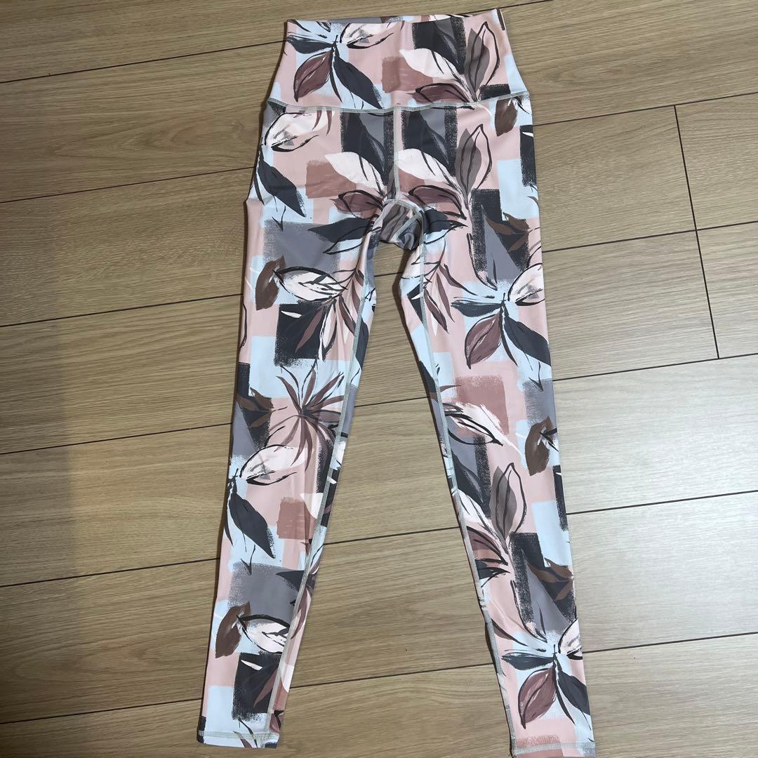 スカーラ 花柄ヨガウェア レギンス xs - メルカリ