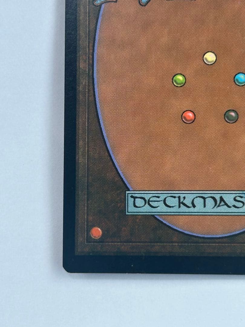 厳かなモノリス　日本語