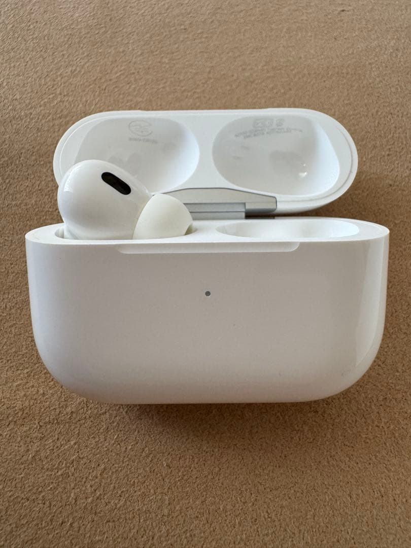 AirPods Pro 2世代 本体充電ケースと左耳(L)のイヤホン - メルカリ