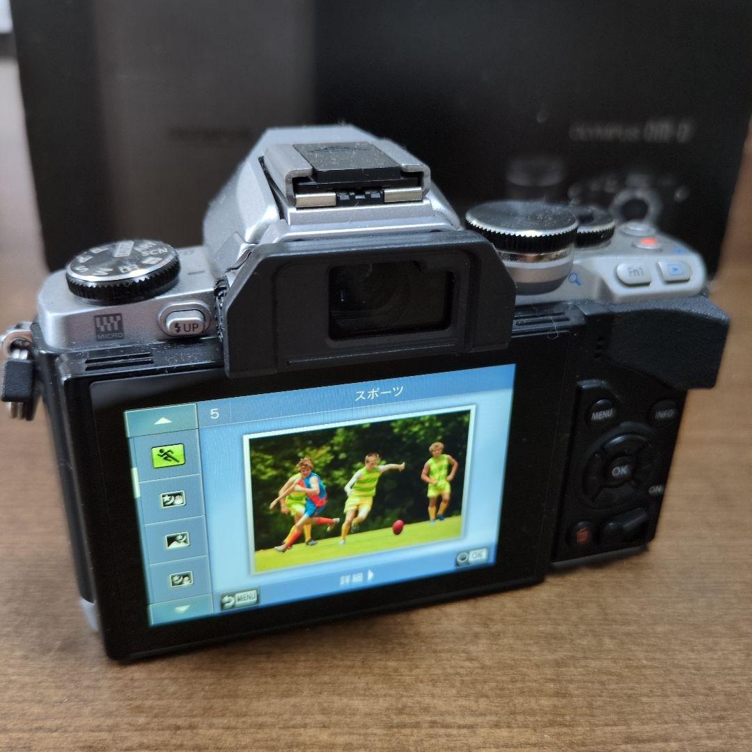 ショット数3194！OLYMPUS OM-D E-M10シルバーボディのみ - メルカリ