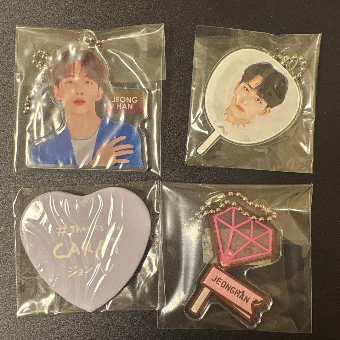 アクキー 缶バッジ ジョンハン⚠︎必ず説明文をご確認ください - メルカリ