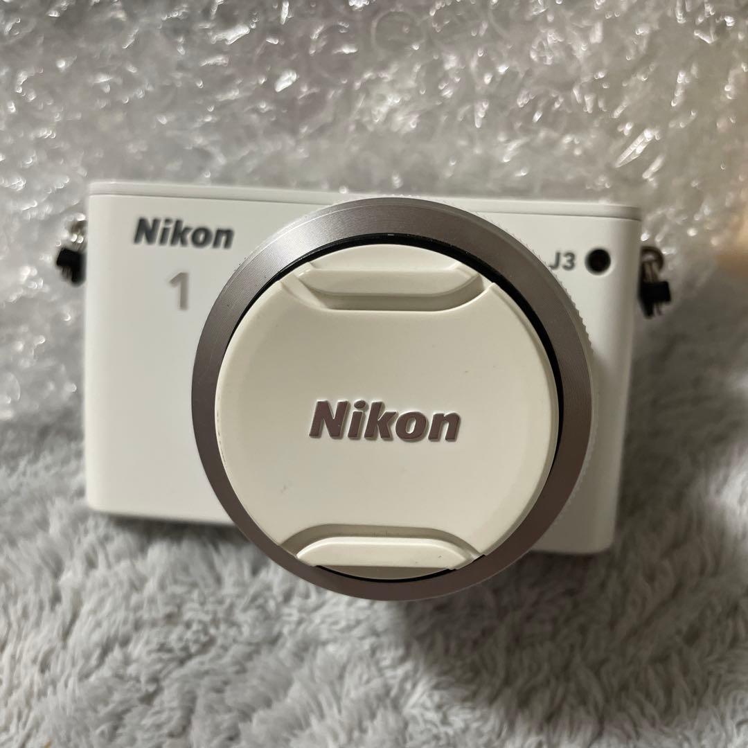 お値下げ価格Nikon 1 J3 ホワイト 超美品ミラーレスカメラ　単焦点レンズ お値下げ価格Nikon 1 J3 ホワイト 超美品ミラーレスカメラ 単焦点