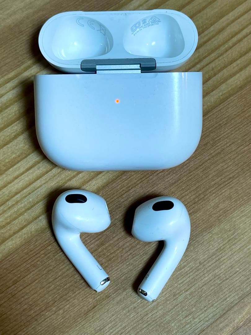 AirPods 第3世代　ホワイト イヤホン&充電ケース MME73J/A Lightning充電ケース付きAirPods（第3世代） MPNY3J/A [ワイヤレス