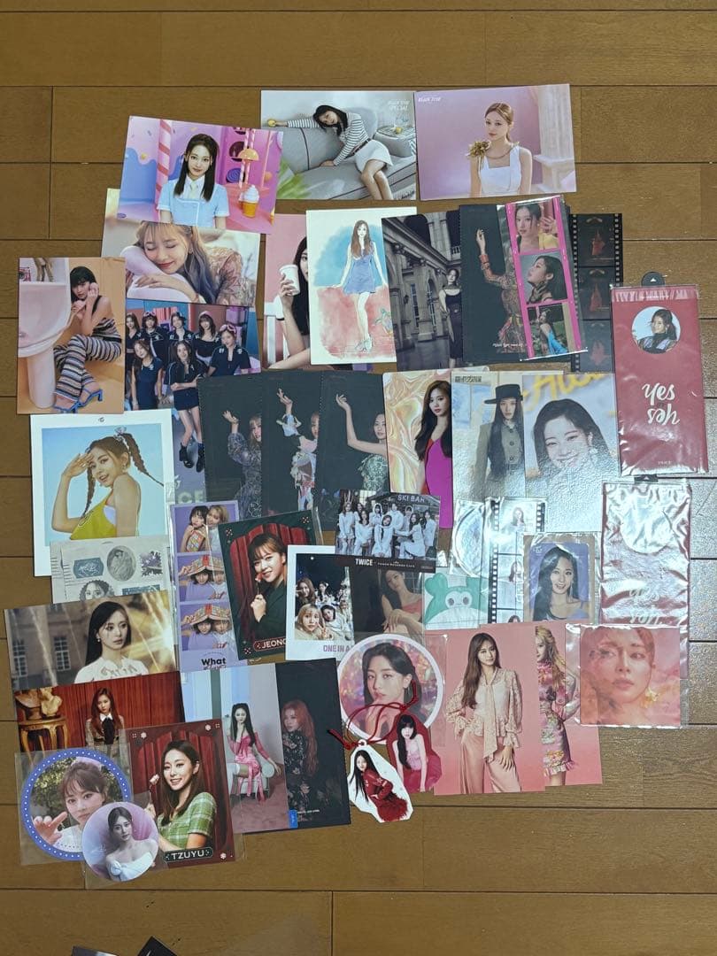 TWICEまとめ売り ラントレ ポスター 付属品 3枚目まであります - メルカリ