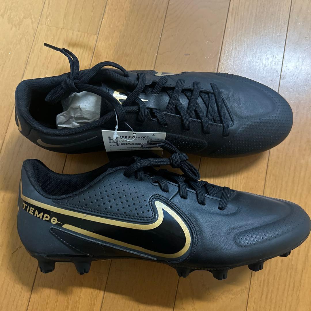 Nike Tiempo サッカーシューズ ブラック/ゴールド - メルカリ