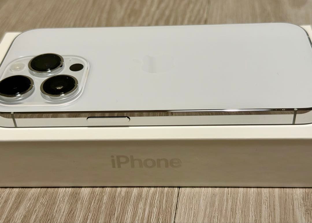 再値下げ】Apple iPhone 14 Pro シルバー 本体と箱付き - メルカリ