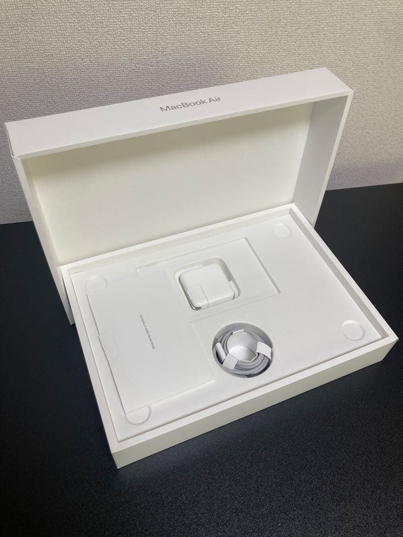 【美品】M2チップMacBook Air -スペースグレイ【期間限定の値下げ中】