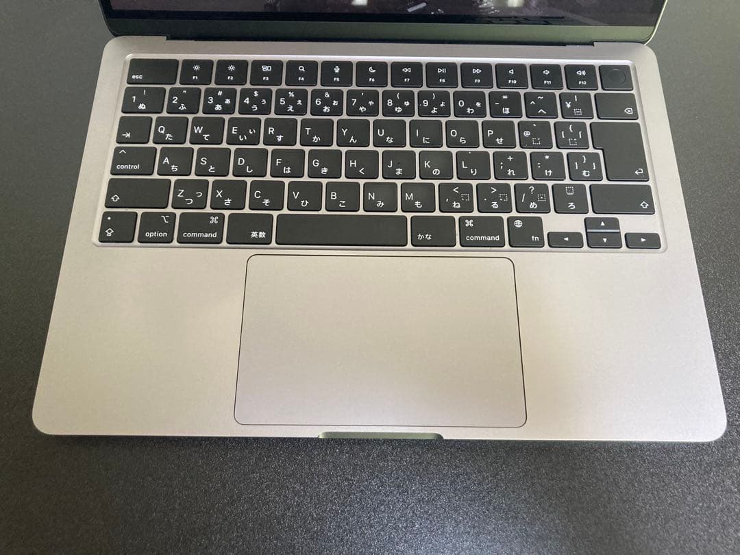 【美品】M2チップMacBook Air -スペースグレイ【期間限定の値下げ中】