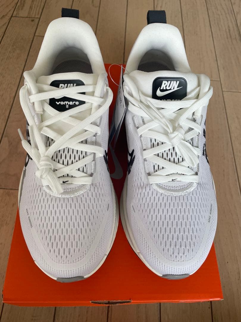 [新品未使用品]ナイキ　ボメロ18 26.0cm