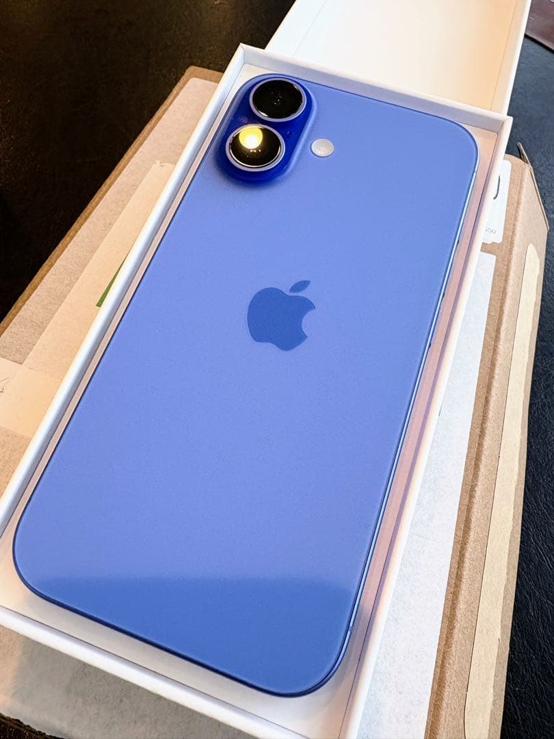 iPhone16 128GB ウルトラマリン ほぼ新品 SIMフリー - メルカリ