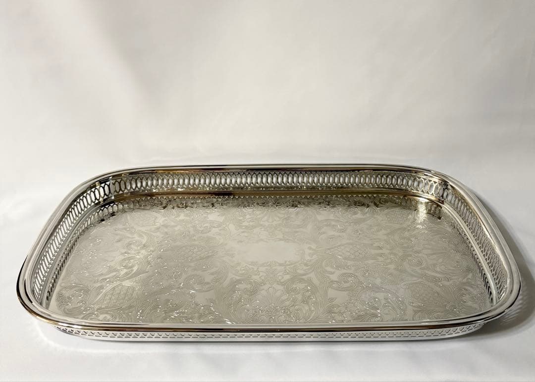 ONEIDA オネイダ シルバープレート silverplate トレイ 盆 Amazon | トレイ、Chased下by Oneida、シルバープレート、ビーズ付き