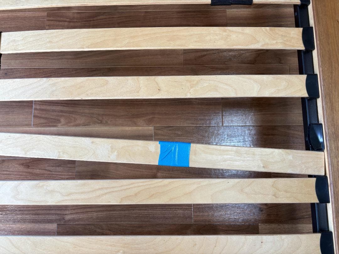 無印良品 木製シングルベッドフレーム (1本割れており特価販売) - メルカリ