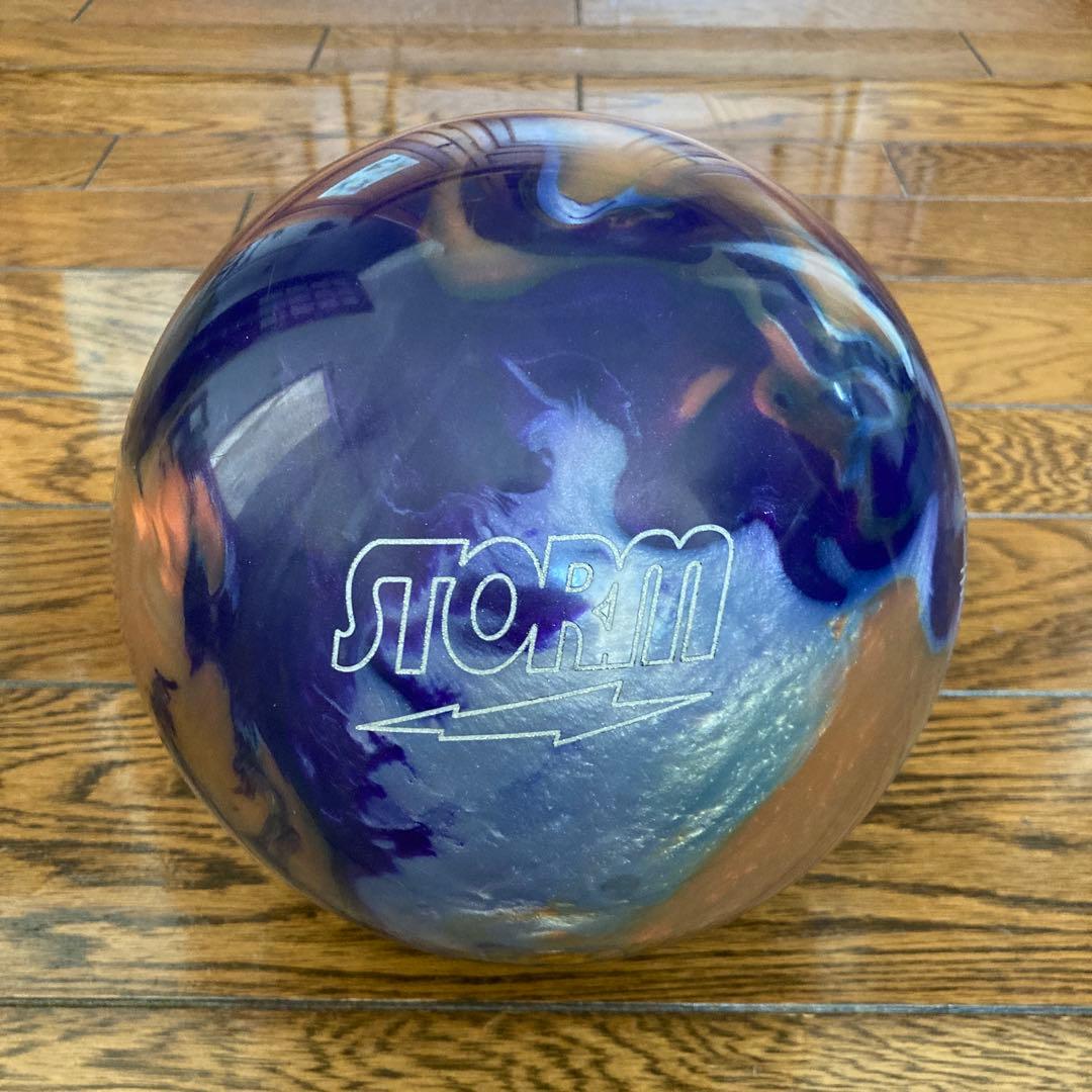 じろろろ様専用』STORM 【イクイノックス】ボウリングボール 14ポンド