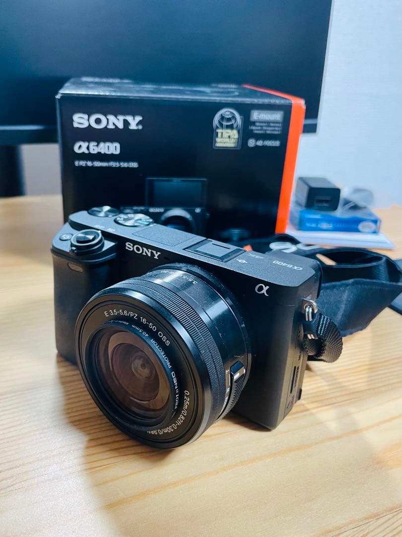 SONY α 6400 パワーズームレンズキット (16-50mm) Amazon | ソニー SONY ミラーレス一眼 α6400 パワーズームレンズキット