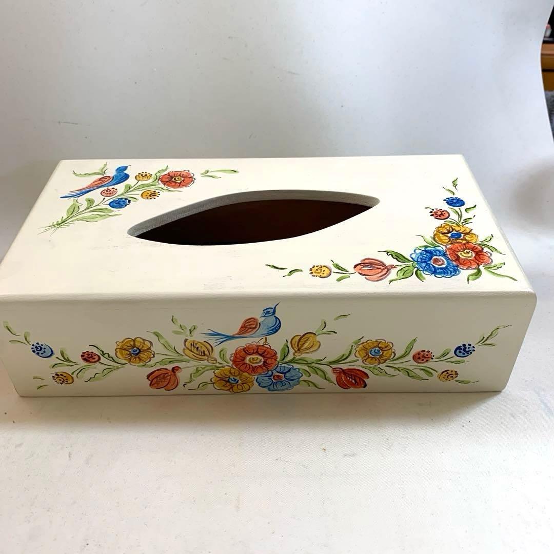 トールペイント伝統のヒンデローペンで描くティッシュペーパーボックス