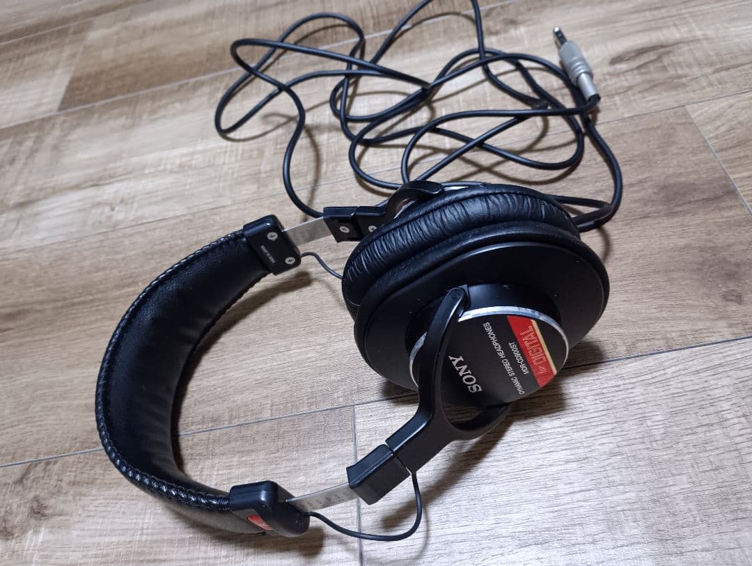 SONY MDR-CD900ST 赤帯 スタジオモニター 有線ヘッドホン - メルカリ