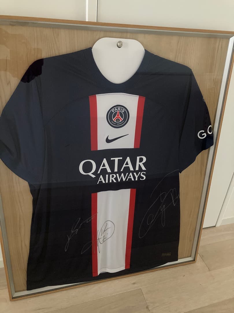 希少額入り】メッシ・ネイマール・エンバペ3選手の直筆サイン入り