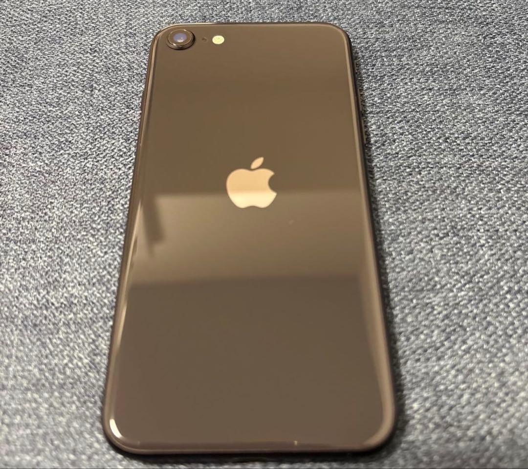 Apple iPhoneSE(第二世代)　ブラック本体　64GB Amazon | 【整備済み品】 Apple iPhone SE(第2世代) 64GB ブラック SIM