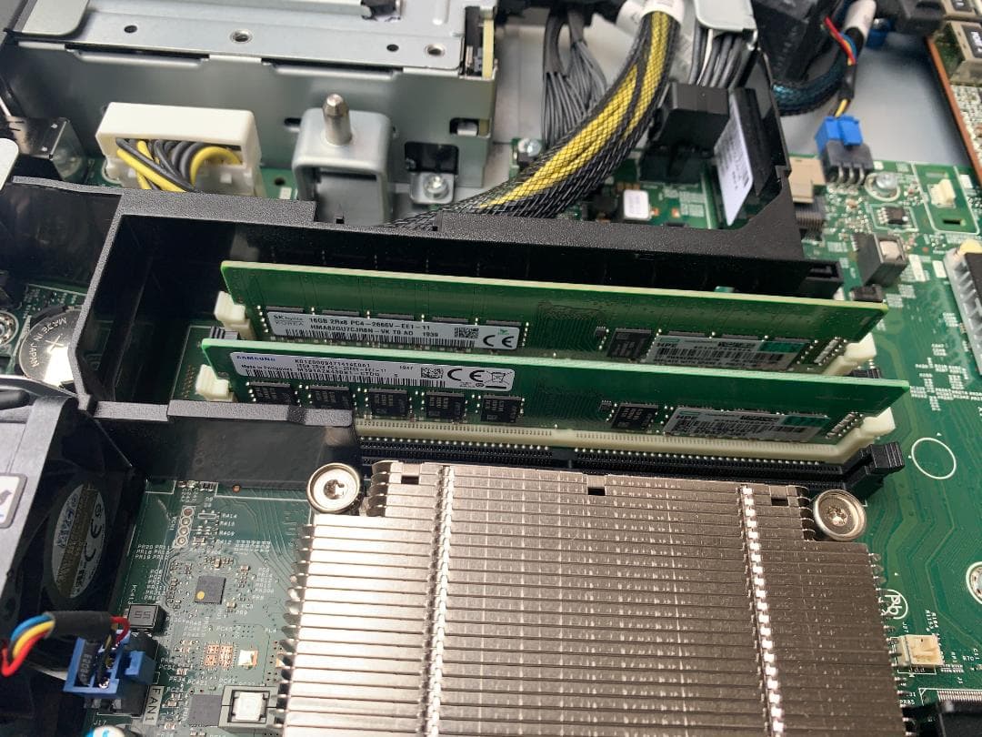 サーバー HP ProLiant DL20 Gen10 3.5GHz 32GB 4TB