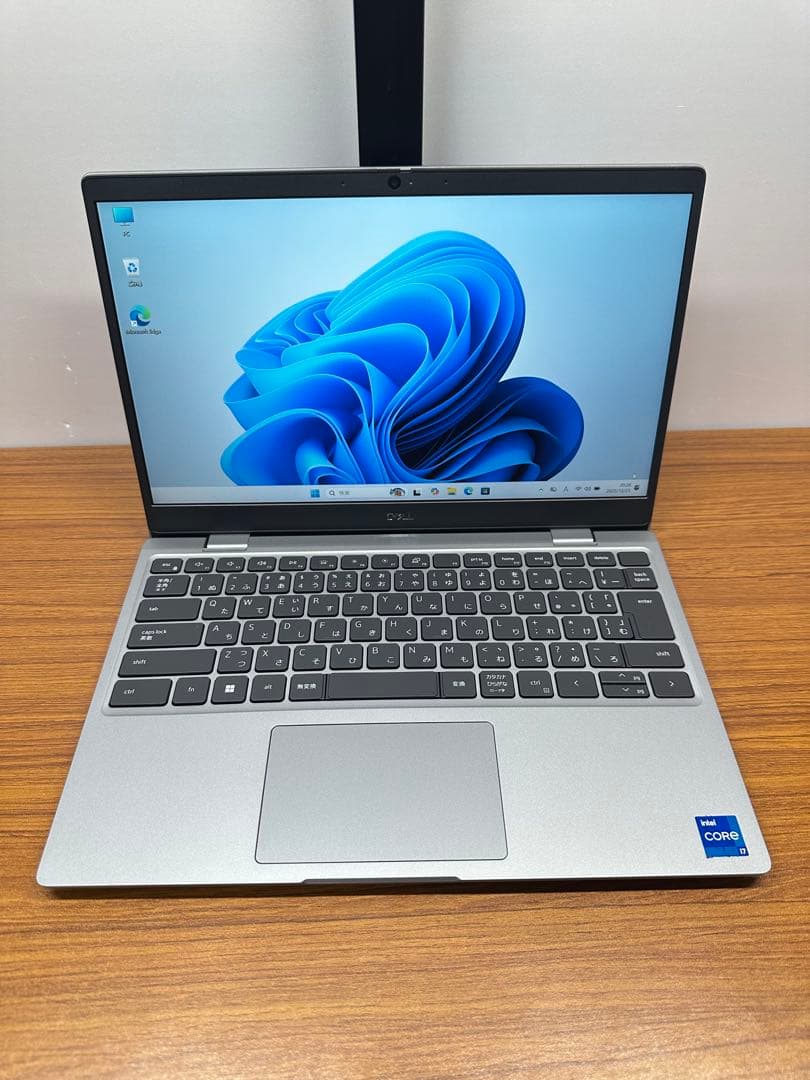 DELL latitude 3330 i7-1195G7 13.3インチ Dell Latitude 3330 - i7-1195G7 · Xe Graphics G7 · 13.3”, Full HD