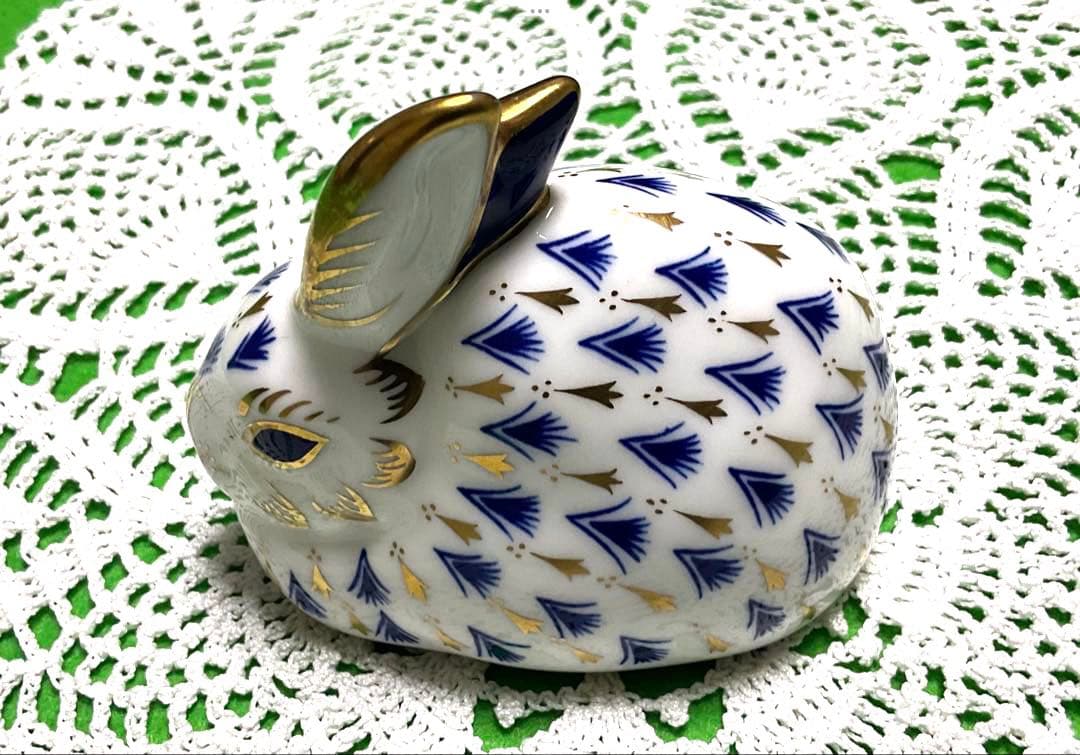 ロイヤルクラウンダービー金彩うさぎフィギュリンペーパーウェイト置物