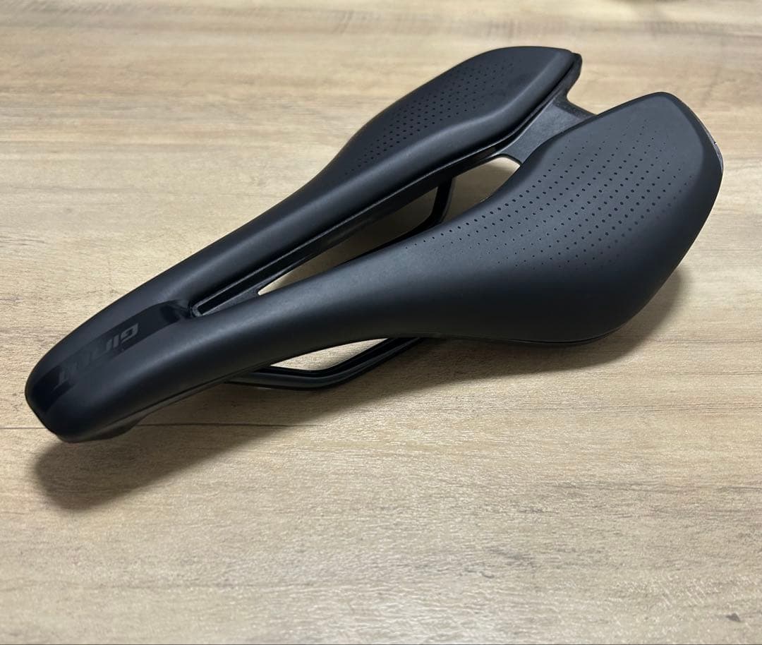 GIANT FLEET SL サドル - メルカリ