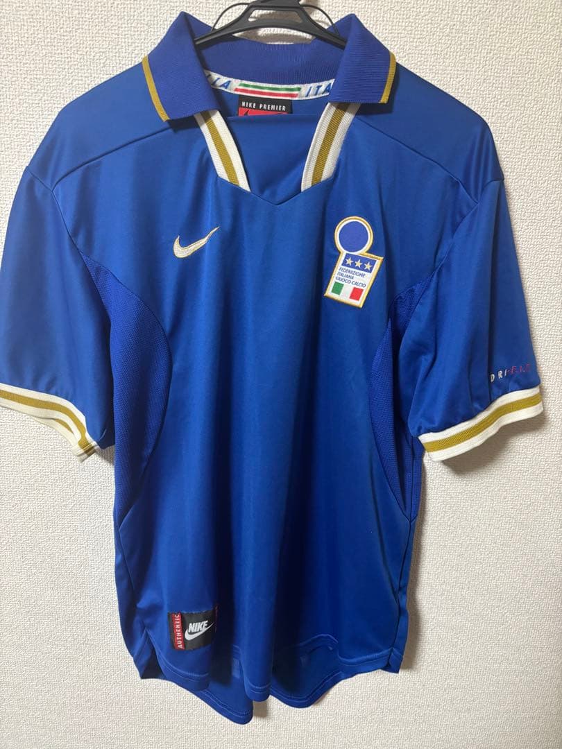 美品】イタリア代表 96-97 ユニフォーム NIKE製 背面ロゴ - メルカリ