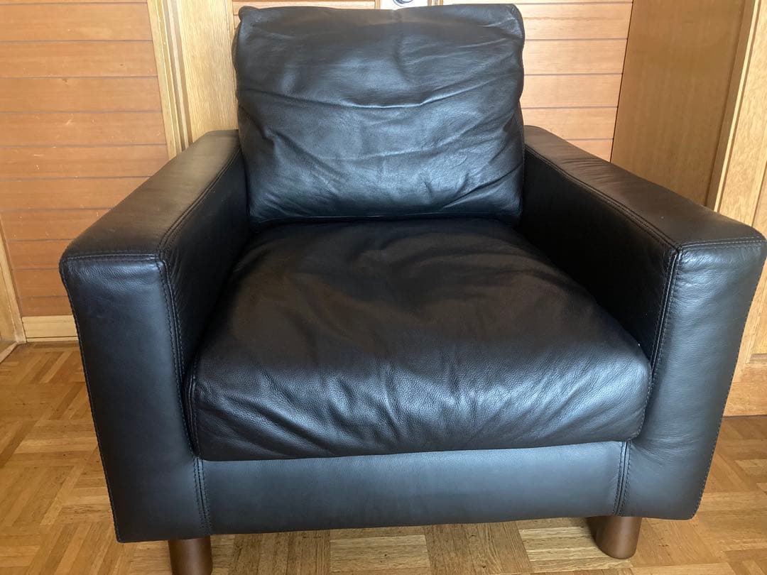 黒いレザーアームチェア コチ アームチェア オーク黒塗装 エンボスレザーBLACK［リアルスタイル