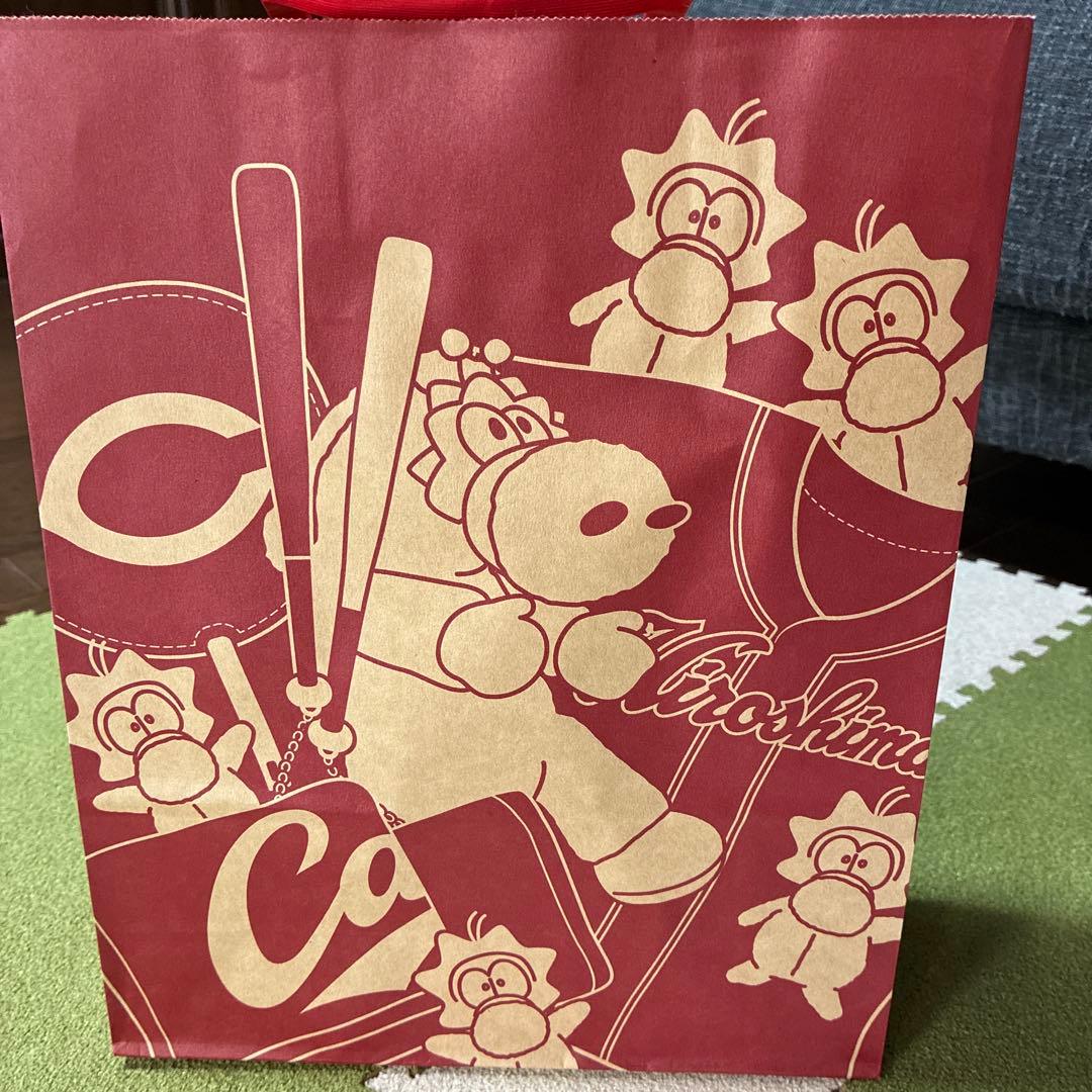 2026年広島カープ新入団選手発表記念Tシャツ、サイン色紙 （赤木選手