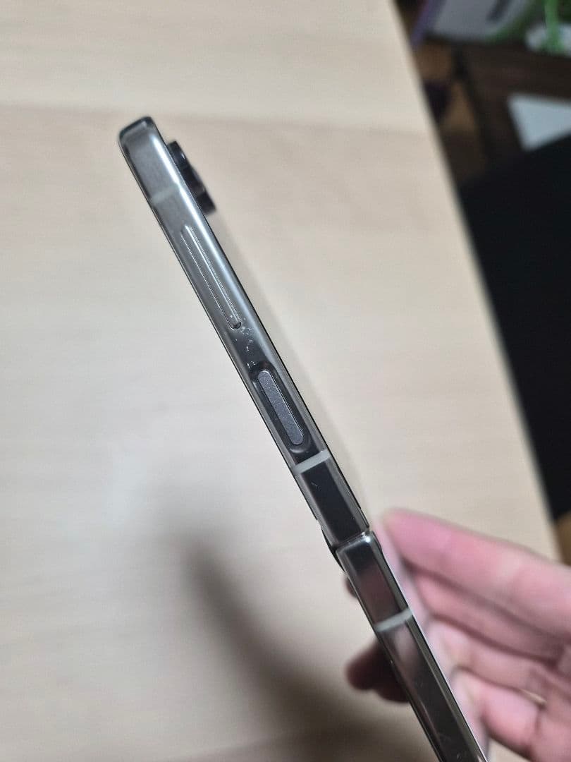 Galaxy ZFlip5 ホワイト(クリーム) ☆ジャンク品 - メルカリ