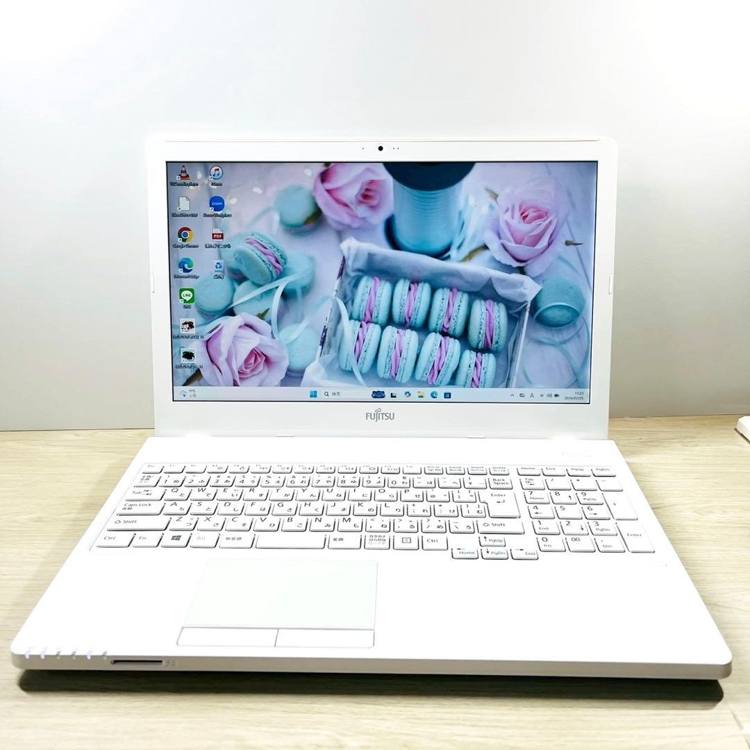 美品ホワイト❤️SSD搭載✨DVD カメラ ノートパソコン✨Windows11