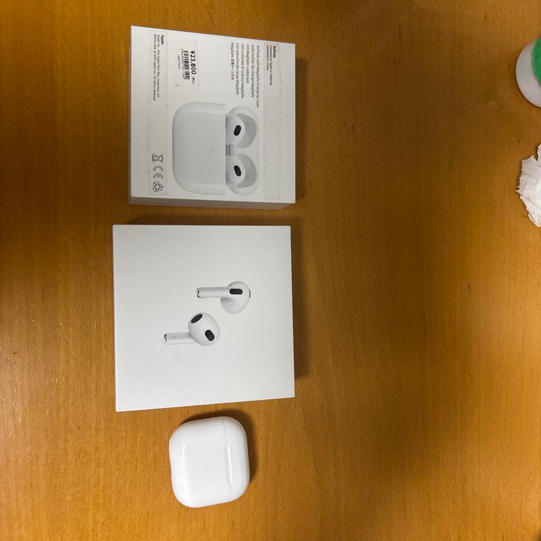 AirPods4 ノイキャンなし本体 ホワイト 充電ケース、箱あり - メルカリ