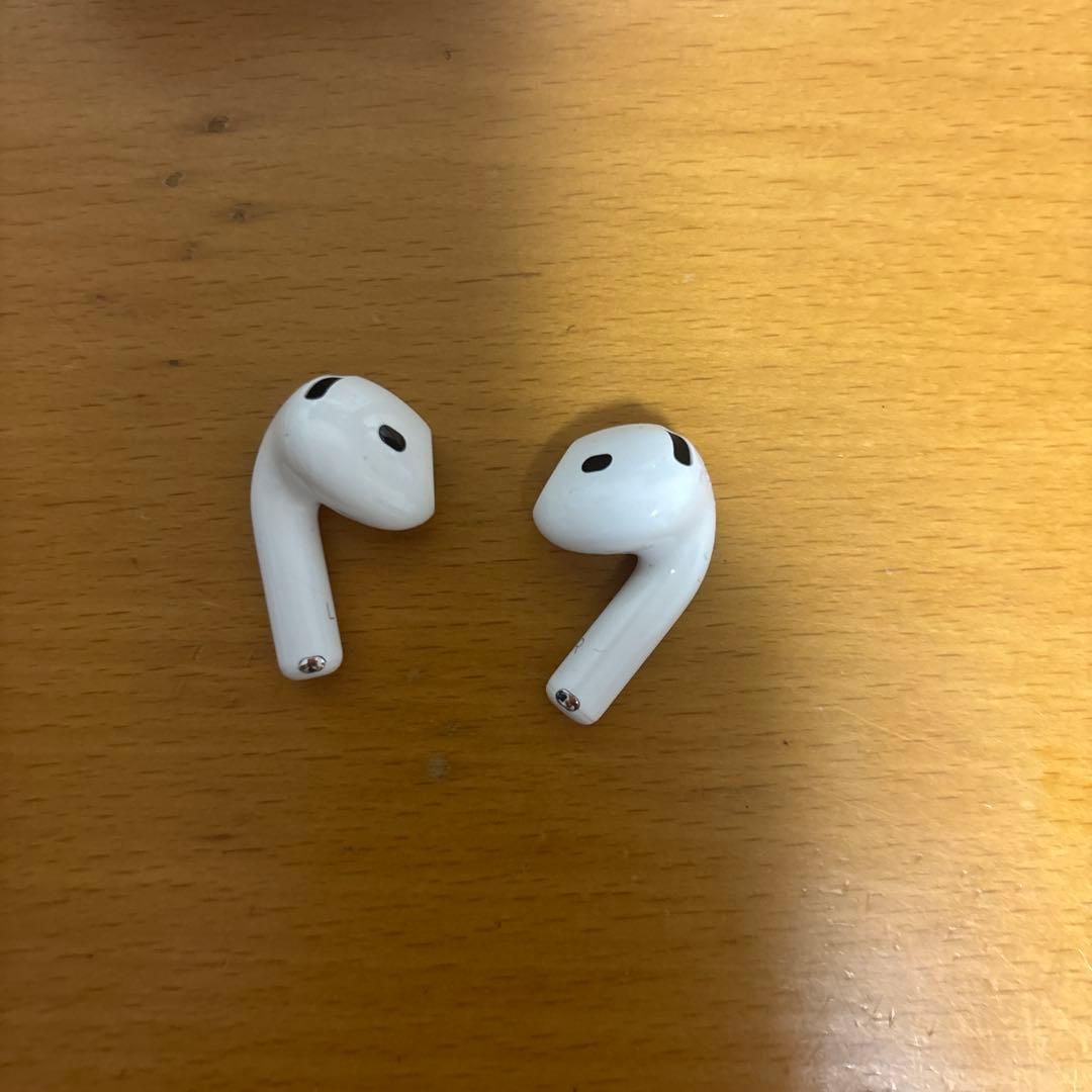 AirPods4 ノイキャンなし本体 ホワイト 充電ケース、箱あり - メルカリ