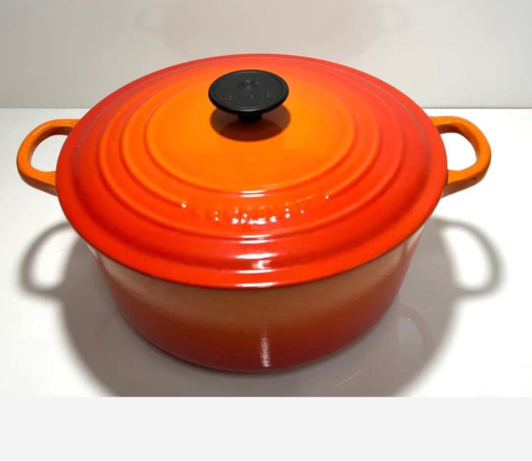 新品・未使用　ル・クルーゼ 両手鍋 26cm オレンジ 鋳鉄 両手鍋 ル・クルーゼ Le Creuset ビュッフェ キャセロール 26cm オレンジ 2532