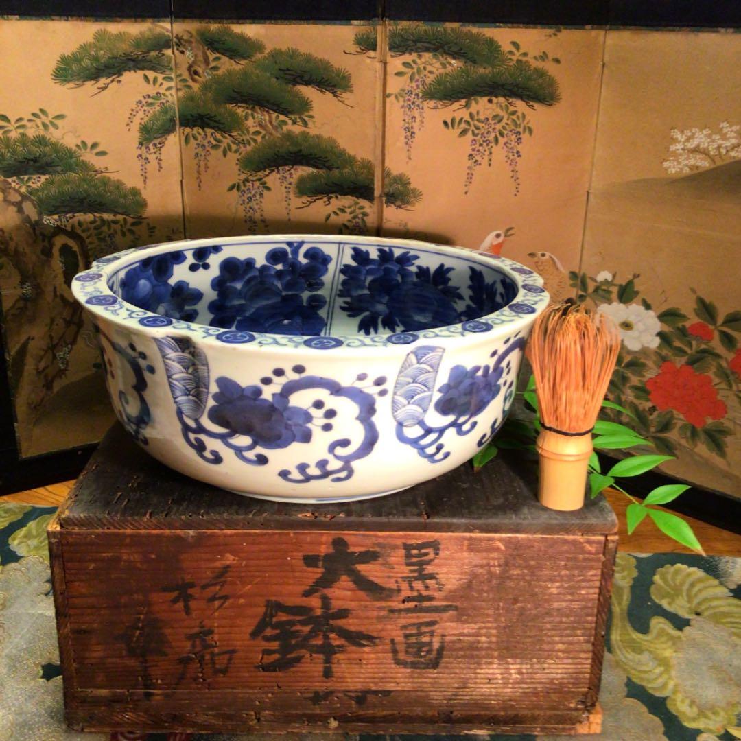 A554 古伊万里 染付 牡丹に山茶花紋様 輪花型 大鉢 1客