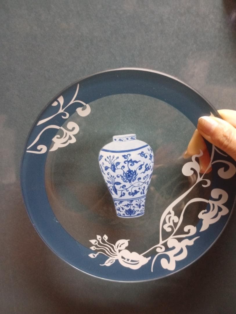 青と白のコントラストが素敵な花瓶デザインのクリアプレート2枚