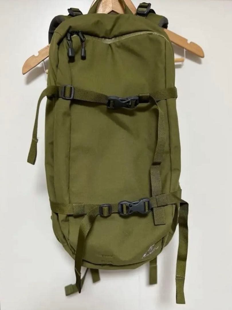 PLUS ONE WORKS マキリ25L makiri オリーブ プラスワン - メルカリ
