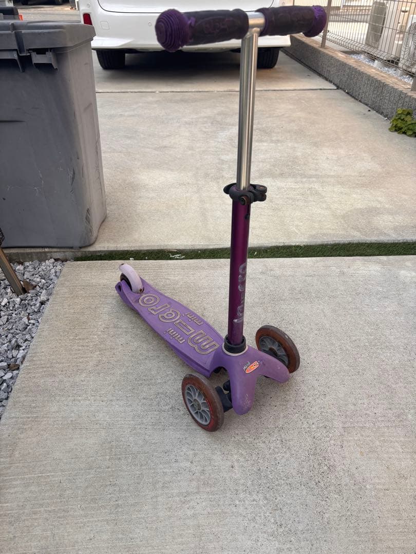 Microキッズ用紫色スケーター三輪車 マイクロ 3歳からのキックボード】三輪車よりマイクロスクーターが正解な理由｜3