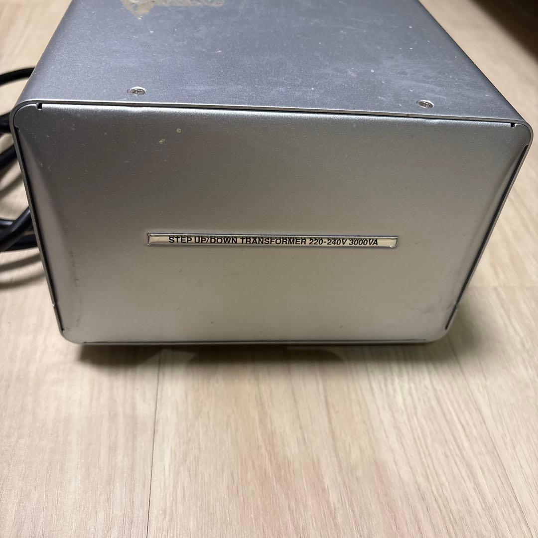 日本メーカー カシムラ製 海外用変圧器 3000VA TTS-119C - メルカリ