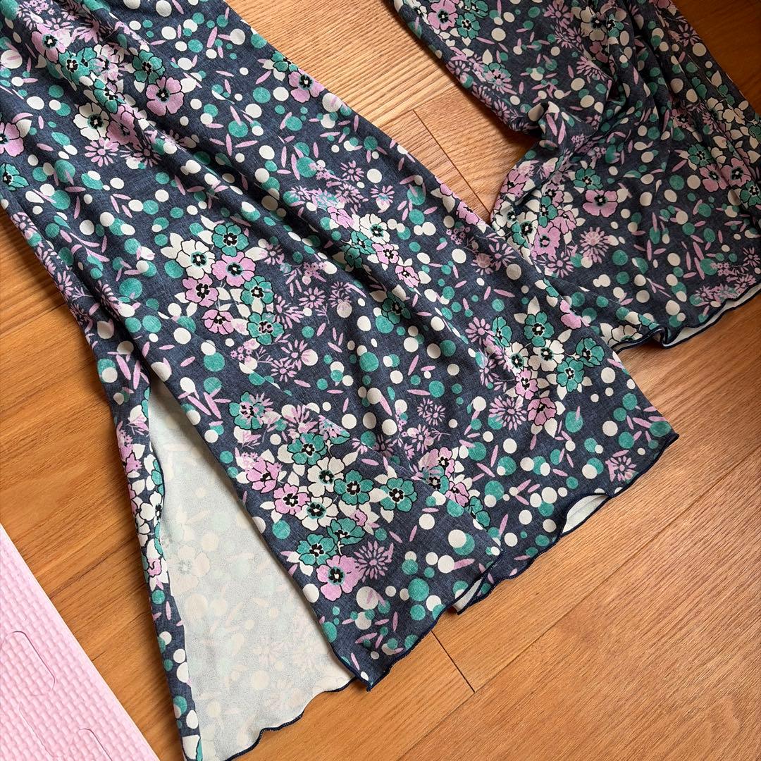 Chacott チャコット】ヨガウェア フレアパンツ タンクトップセット 花柄