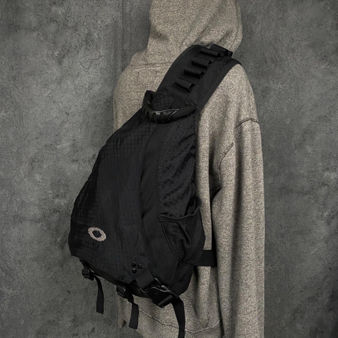 OAKLEY archive ワンショルダーバック y2k スカルロゴ ギミック