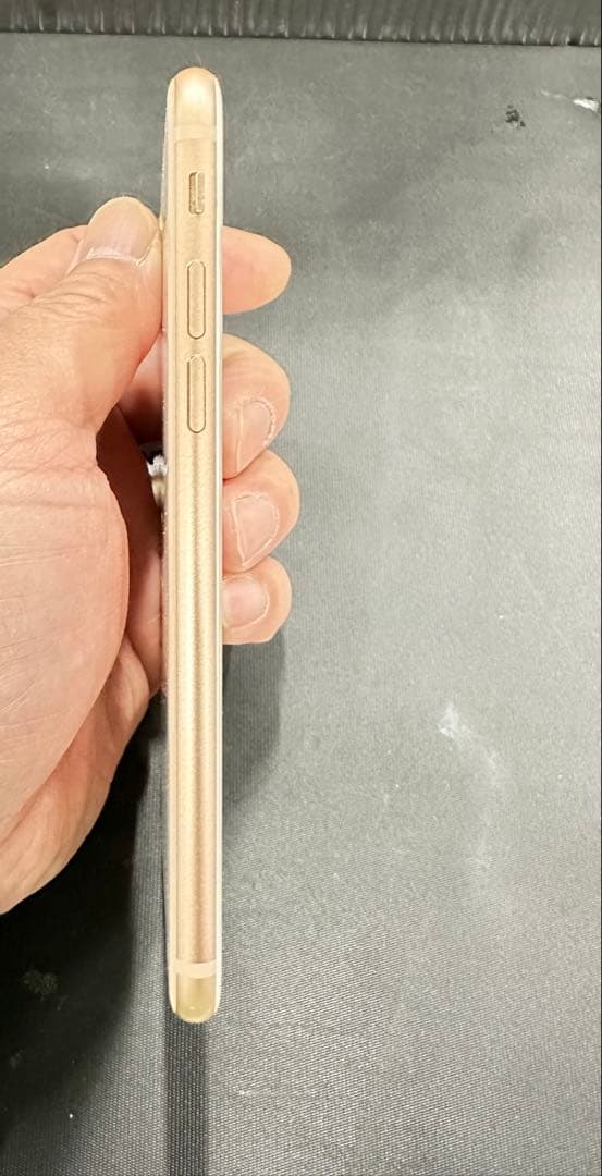 Apple iPhone 8 ゴールド本体 64GB ドコモ SIMフリー - メルカリ