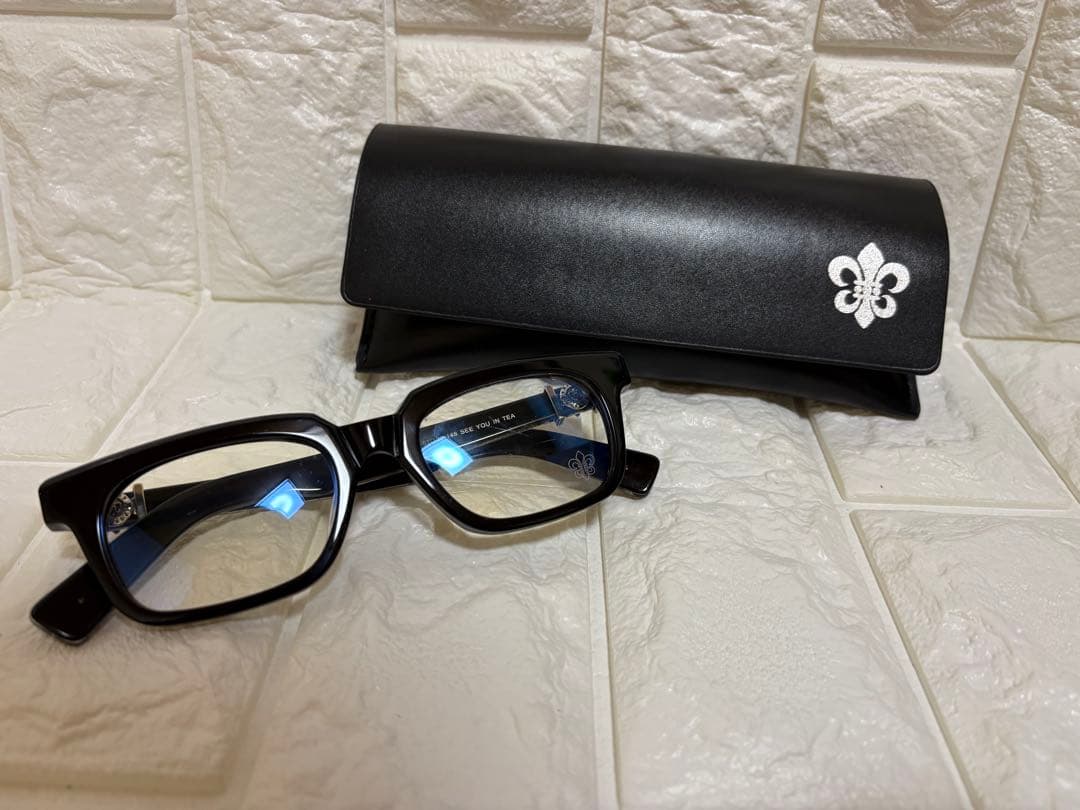 クロムハーツ好き 必見 ブラックフレーム メガネ シルバー装飾付き